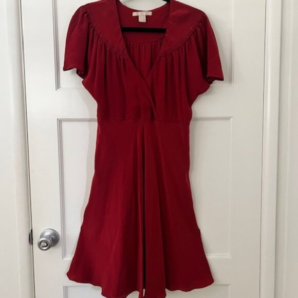 HYPE 100% Silk V-Neck w/ Red Belt - Size 4 - Picture 2 of 6